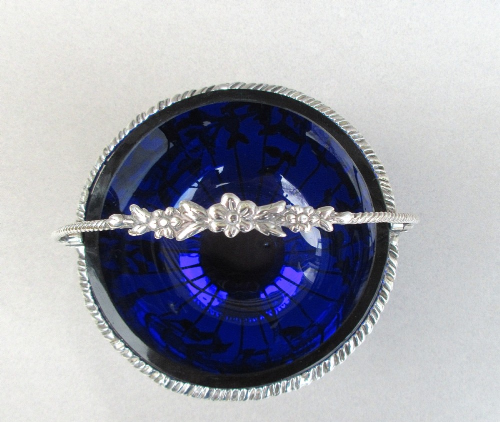GEORGIAN SILVER WIREWORK SUGAR BASKET BY THOMAS PITT, LONDON 1769 View V