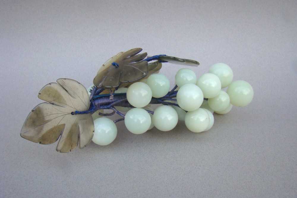ART DECO ORNEMENTAL JADE GRAPE CLUSTER, CIRCA 1920 View II