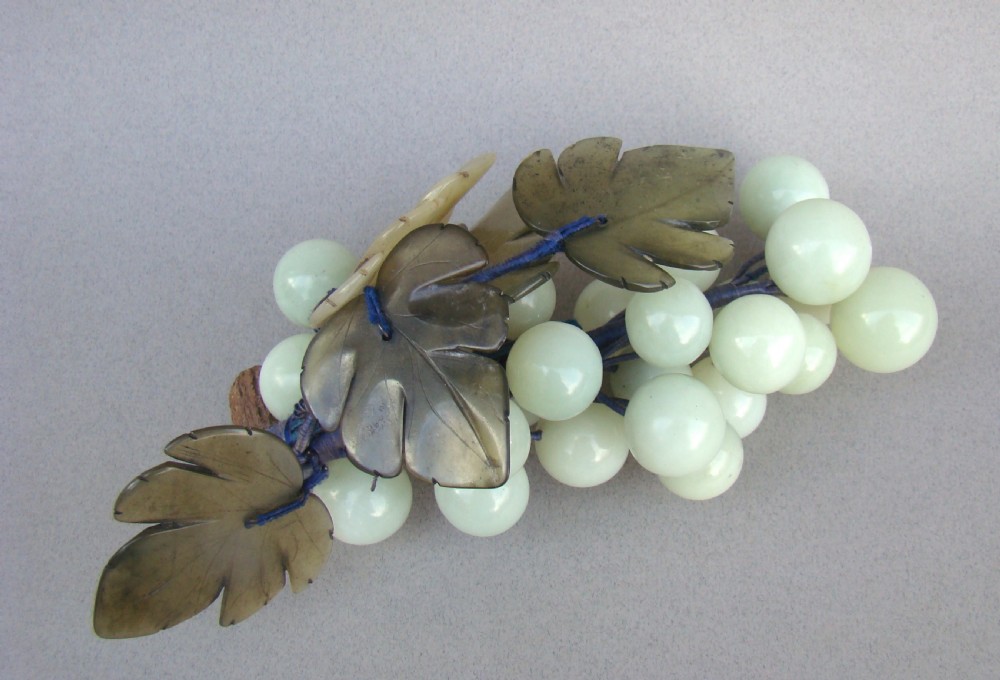 ART DECO ORNEMENTAL JADE GRAPE CLUSTER, CIRCA 1920