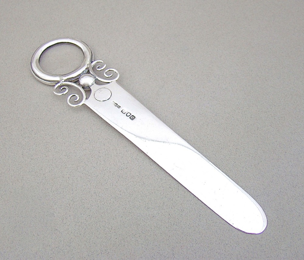 EDWARDIAN SILVER COMBINATION LARGE SIZE MAGNIFYING GLASS / LETTER OPENER BY A. BARETT & SONS, LONDON 1900