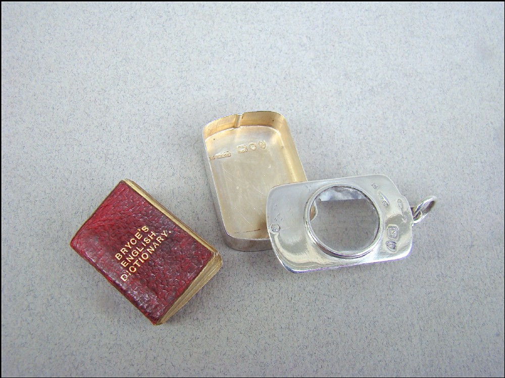 VICTORIAN SILVER MINIATURE DICTIONARY CASE BY SAMPSON MORDAN, LONDON 1894 View IV