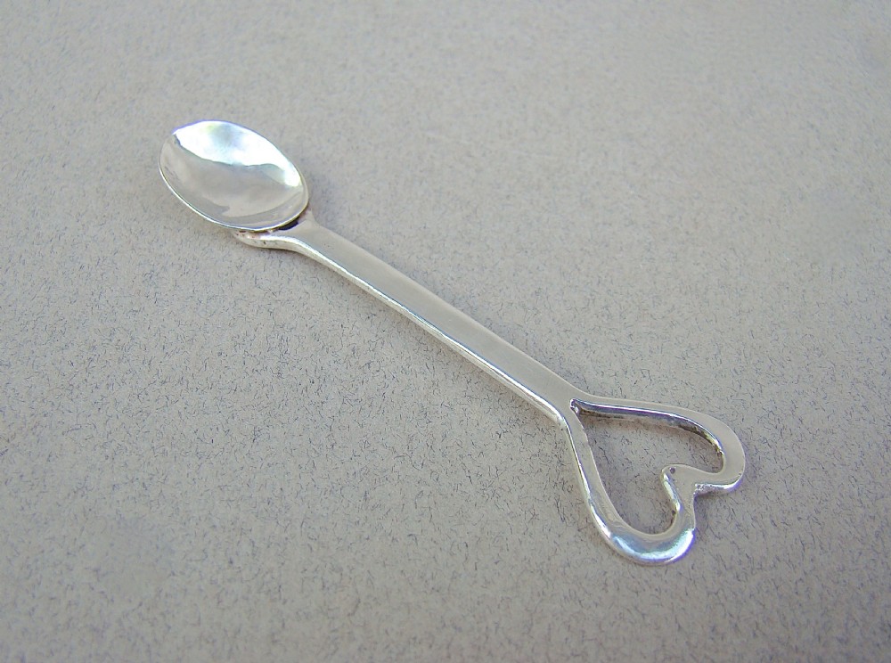 ARTS & CRAFT SILVER SALT SPOON BY A.E. JONES, BIRMINGHAM 1908