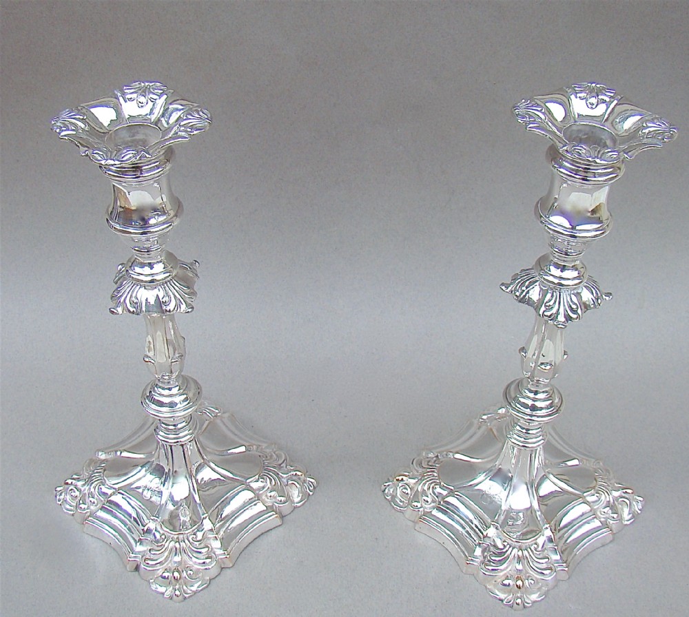 PAIR OF GEORGIAN OLD SHEFFIELD PLATE CANDLESTICKS, CIRCA 1820