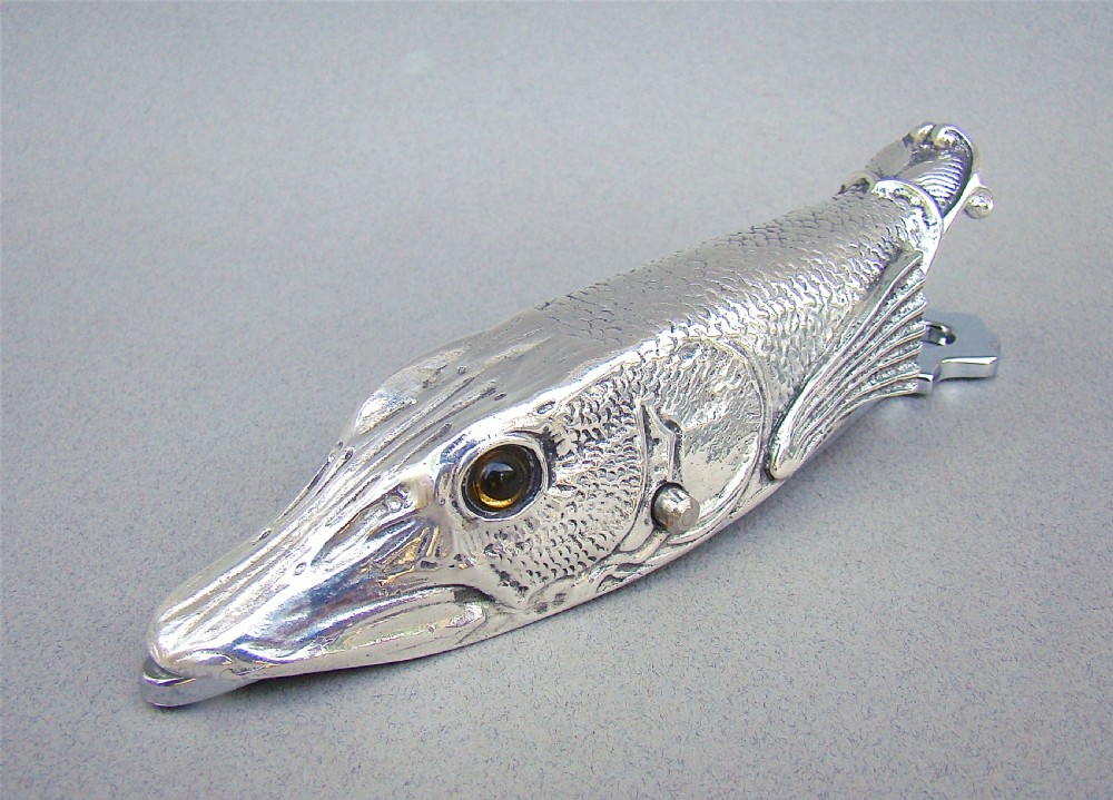 NOVELTY SILVER PLATED PAPER CLIP MODELLED AS A PIKE , CIRCA 1920 View II