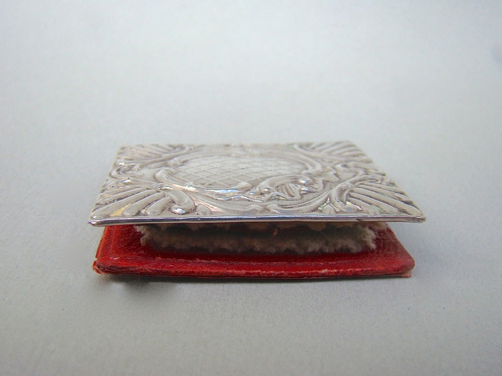 EDWARDIAN SILVER “BOOK” NEEDLE CASE BY ARTHUR J. SMITH, BIRMINGHAM 1907 View VI
