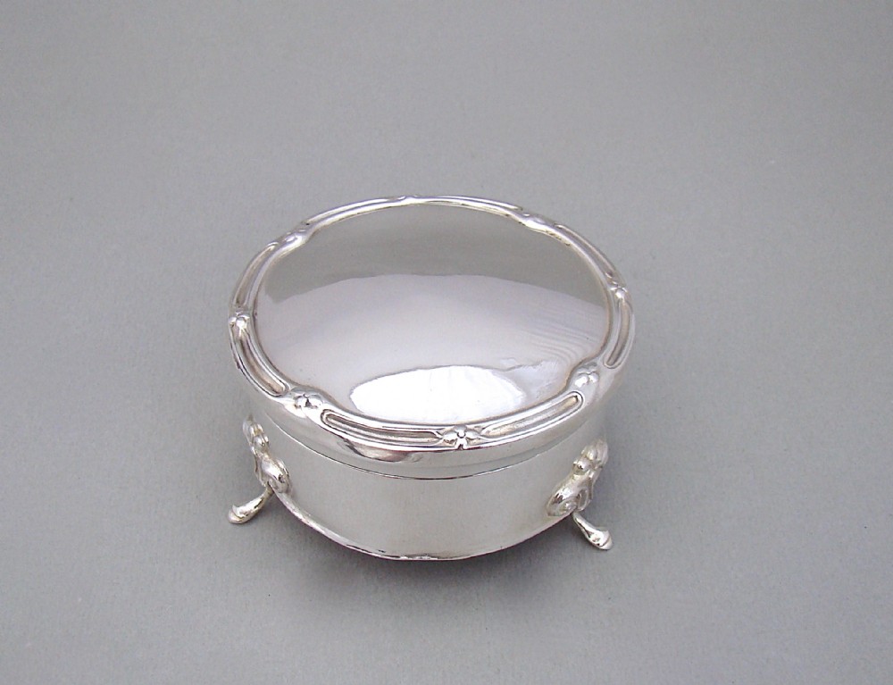 GEORGE V SILVER JEWELLERY BOX BY WILLIAM NEALE & SON LTD, BIRMINGHAM 1922
