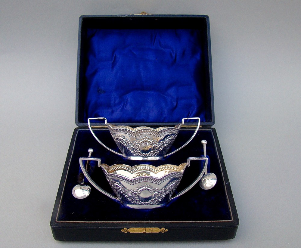 CASED PAIR OF VICTORIAN SILVER  SALTS BY SPURRIER & CO, BIRMINGHAM 1900
 View II
