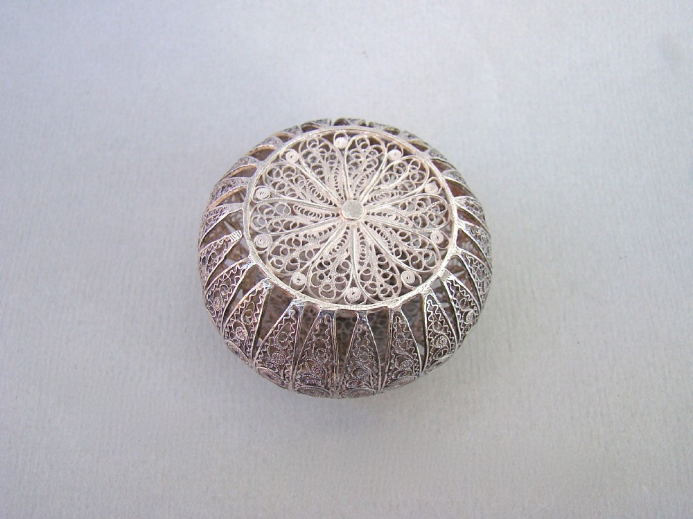 GEORGIAN SILVER FILIGREE BOX, CIRCA 1780 View III