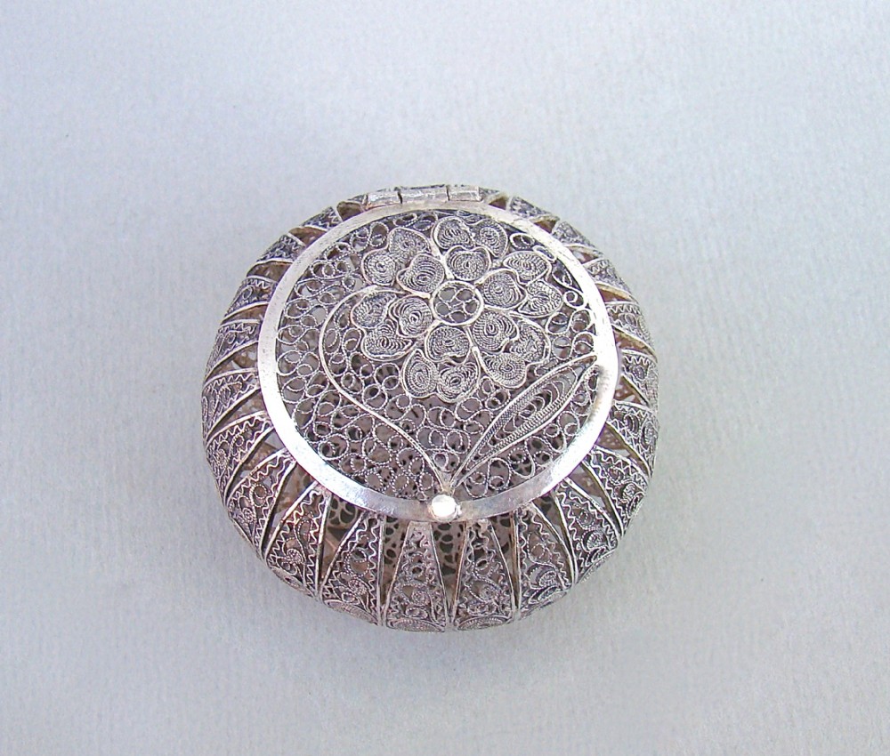 GEORGIAN SILVER FILIGREE BOX, CIRCA 1780