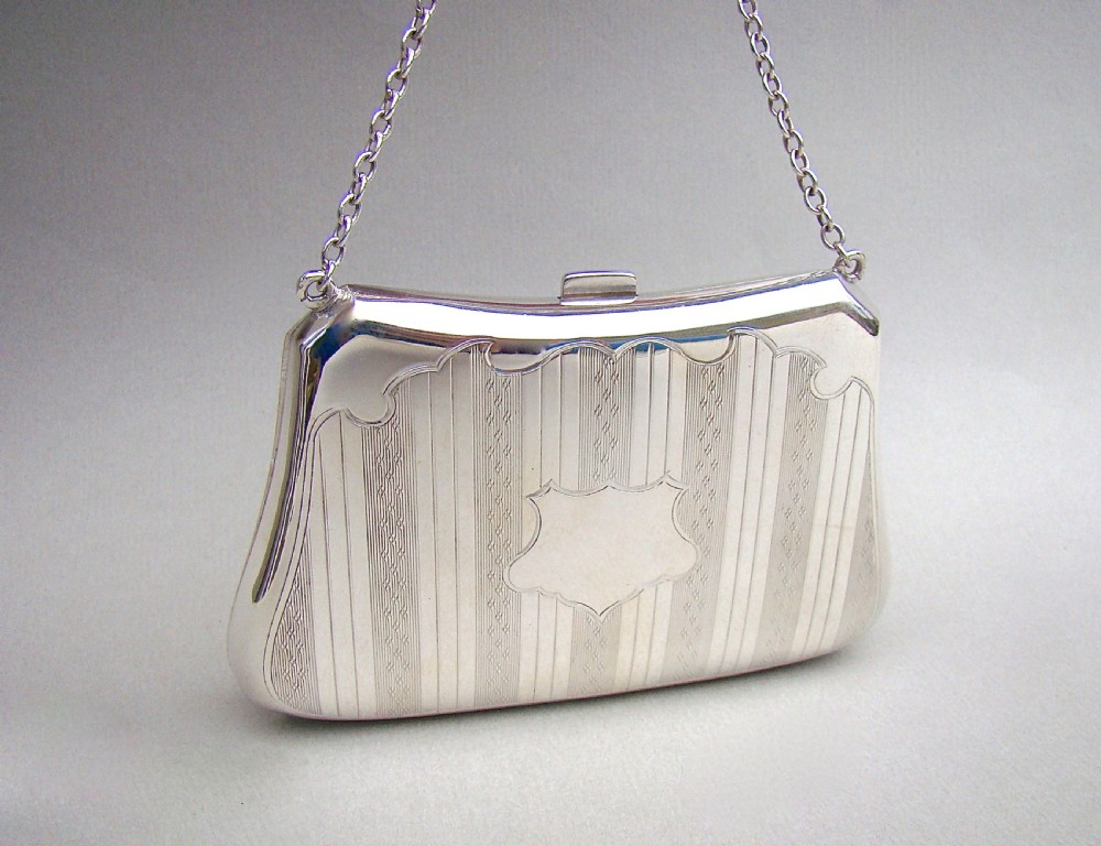 GEORGE V SILVER DANCE PURSE BY JAMES DEAKIN & SONS, BIRMINGHAM 1913