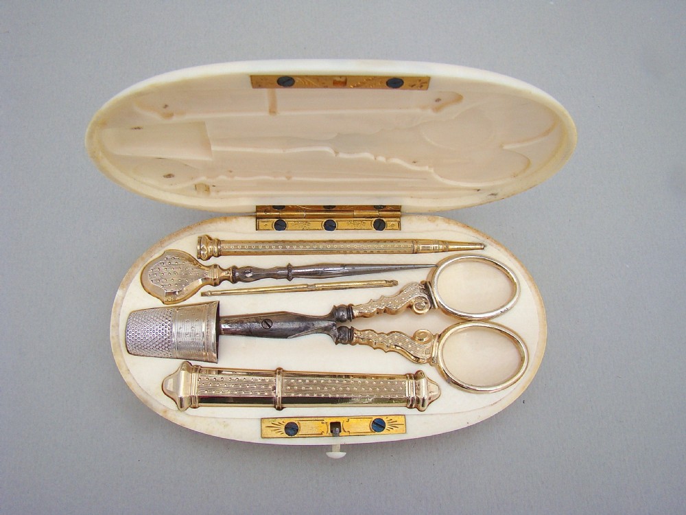 19TH CENTURY FRENCH SILVER GILT SEWING KIT, PARIS CIRCA 1890 View III