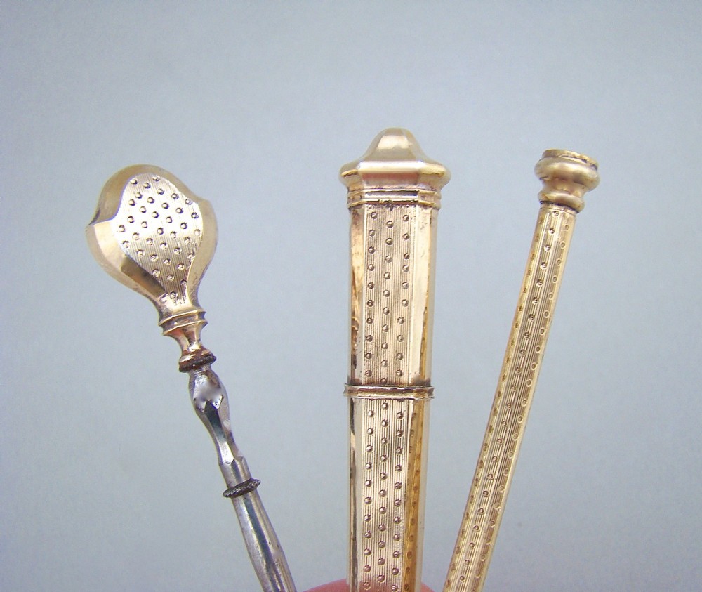 19TH CENTURY FRENCH SILVER GILT SEWING KIT, PARIS CIRCA 1890 View V