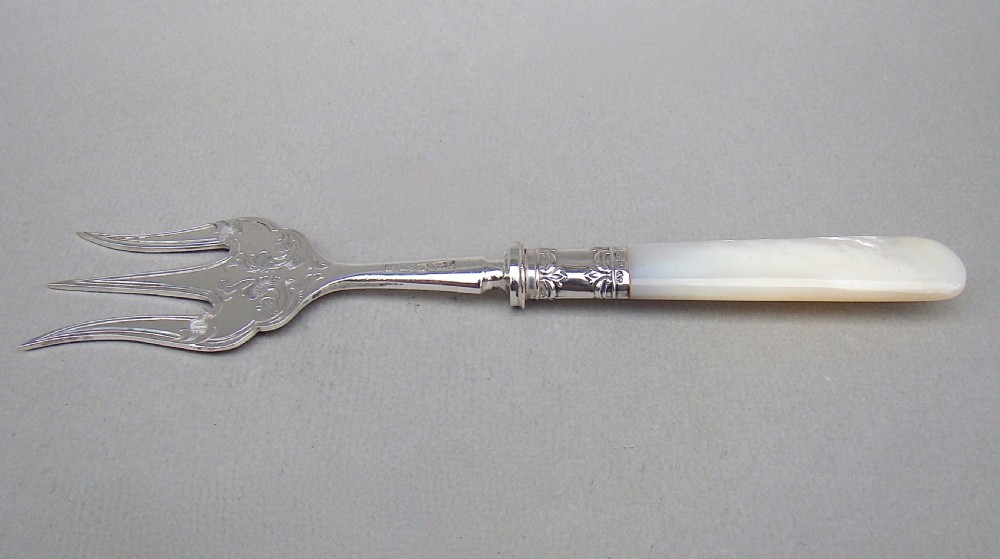 EDWARDIAN SILVER & MOTHER OF PEARL BREAD FORK BY THE LEVESLEY BROTHERS, SHEFFIELD 1910 View II