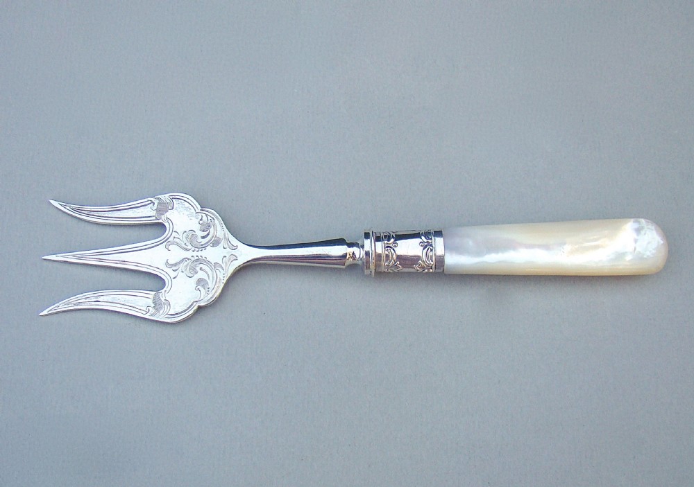 EDWARDIAN SILVER & MOTHER OF PEARL BREAD FORK BY THE LEVESLEY BROTHERS, SHEFFIELD 1910 View III
