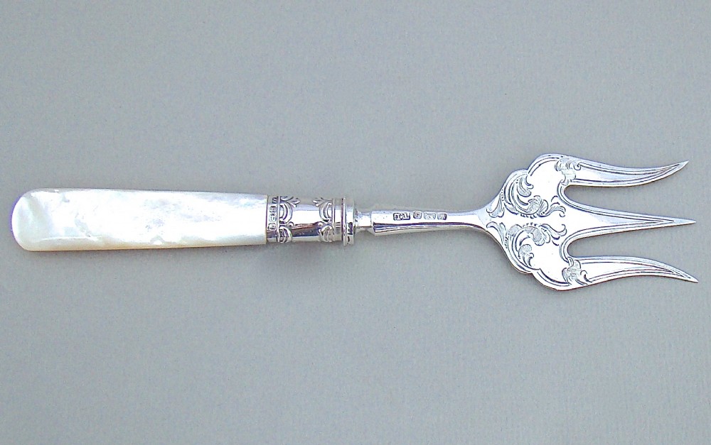 EDWARDIAN SILVER & MOTHER OF PEARL BREAD FORK BY THE LEVESLEY BROTHERS, SHEFFIELD 1910