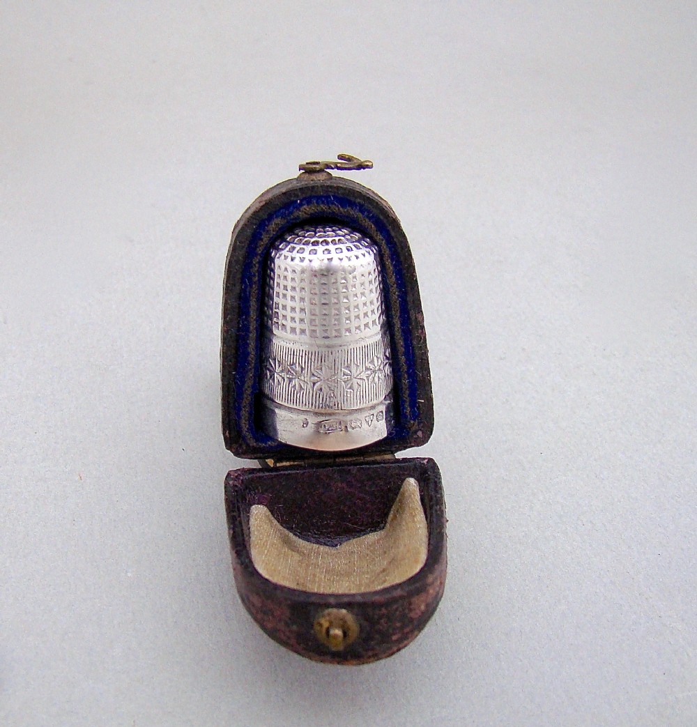 CASED EDWARDIAN SILVER THIMBLE BY CHARLES HORNER, CHESTER 1903
