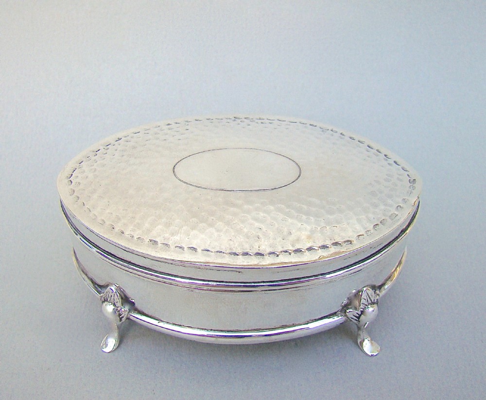 UNUSUAL EDWARDIAN SPOT-HAMMERED SILVER  JEWELLERY BOX BY THOMAS BRADBURY & SONS, CHESTER 1907