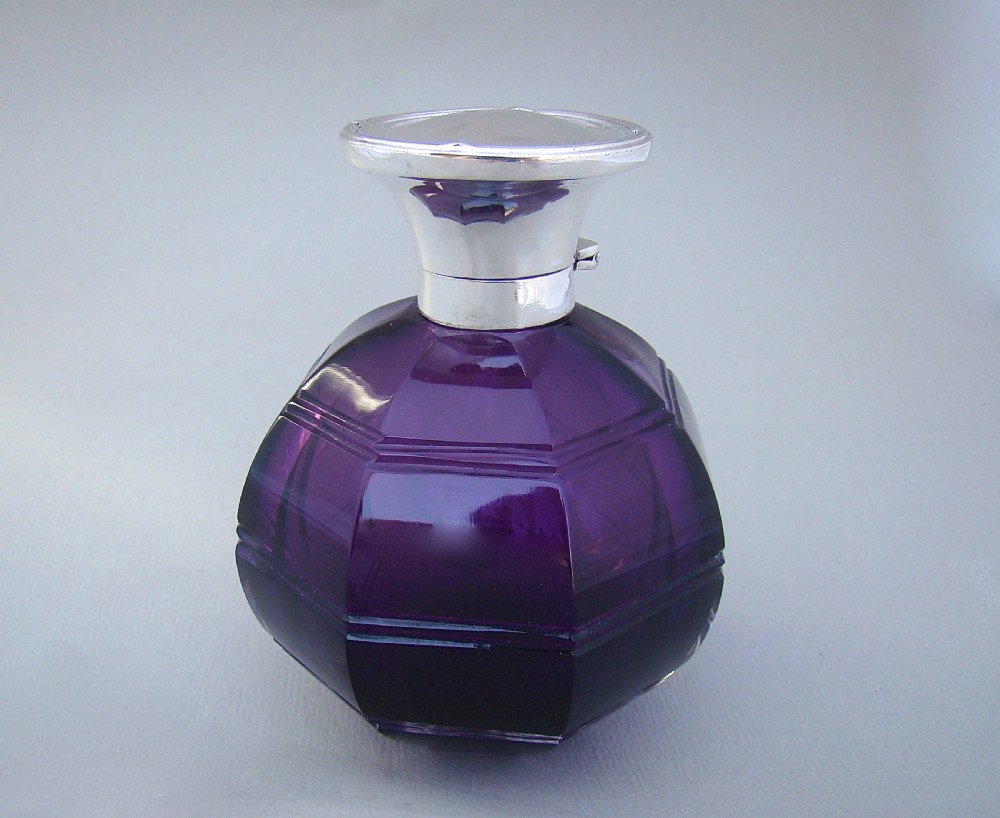 LARGE GEORGE V SILVER AND AMETHYST GLASS SCENT BOTTLE BY EDWARD SOUTER BARNSLEY, BIRMINGHAM 1921 View II
