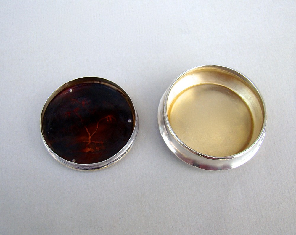 SILVER PIQUE TORTOISESHELL PILL BOX BY LEVI & SALAMAN, BIRMINGHAM 1907 View IV