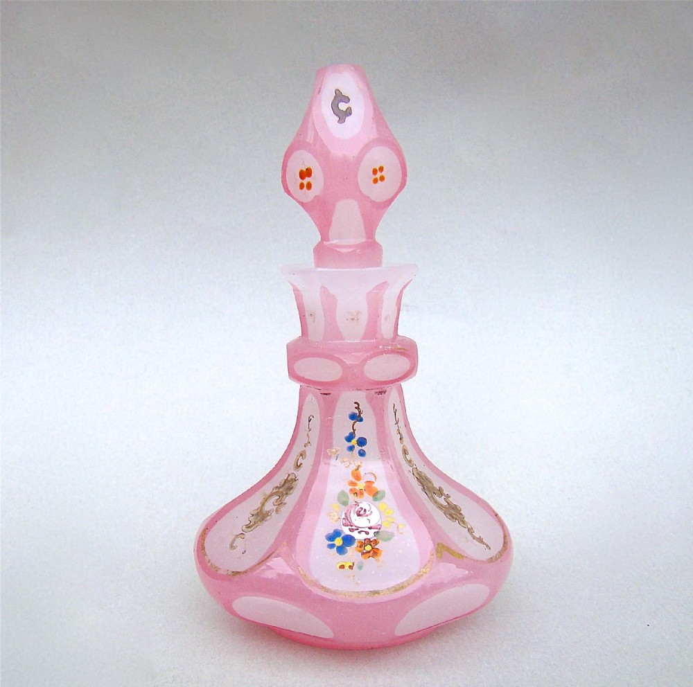 VICTORIAN ENAMELLED OPALINE GLASS SCENT BOTTLE, CIRCA 1870