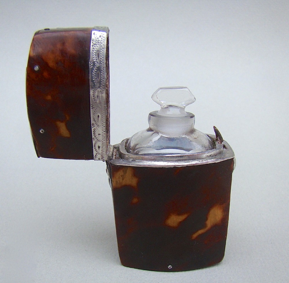 GEORGIAN SILVER MOUNTED TORTOISESHELL SCENT BOTTLE ETUI, CIRCA 1780