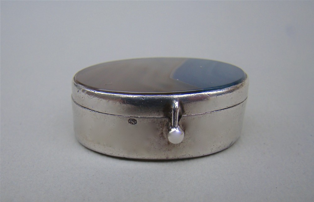 19TH CENTURY FRENCH SILVER MOUNTED AGATE PILL BOX, CIRCA 1890
 View V