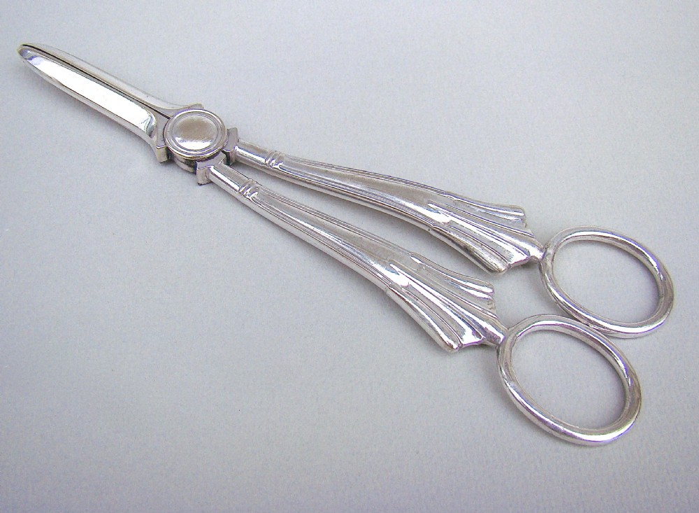 PAIR OF EDWARDIAN SILVER PLATED ALBANY PATTERN GRAPE SCISSORS, CIRCA 1900
