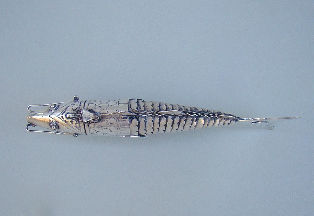 VICTORIAN STERLING SILVER ARTICULATED FISH SPICE BOX, CIRCA 1880 View III