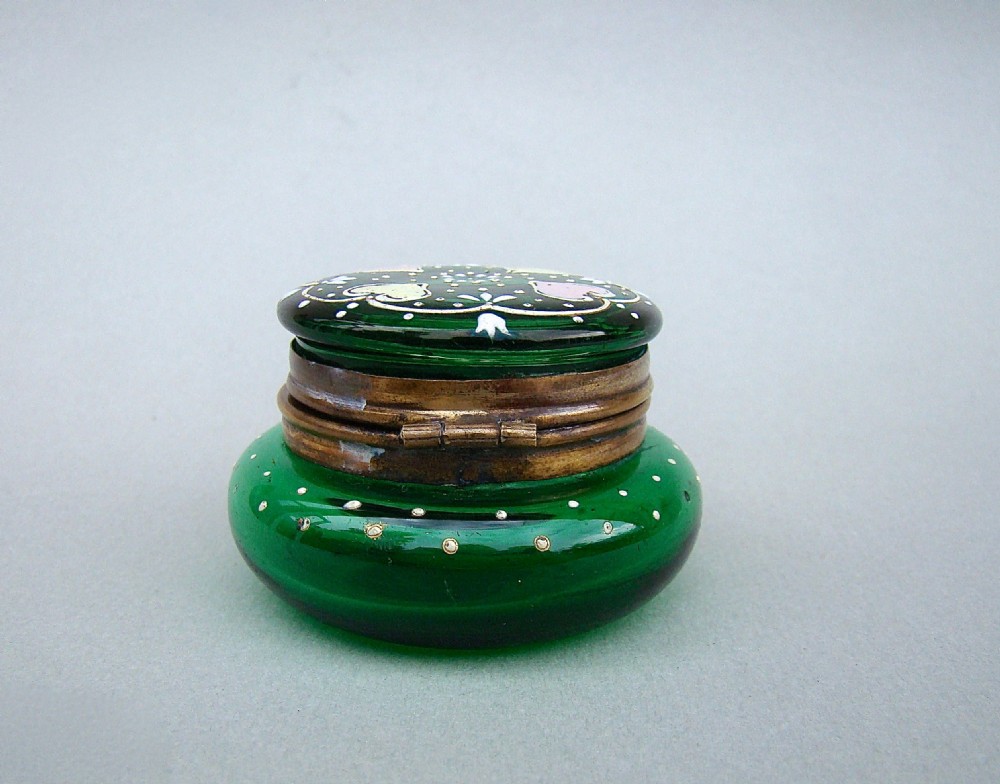 19TH CENTURY FRENCH ENAMELLED GLASS TRINKET BOX, CIRCA 1890 View VI