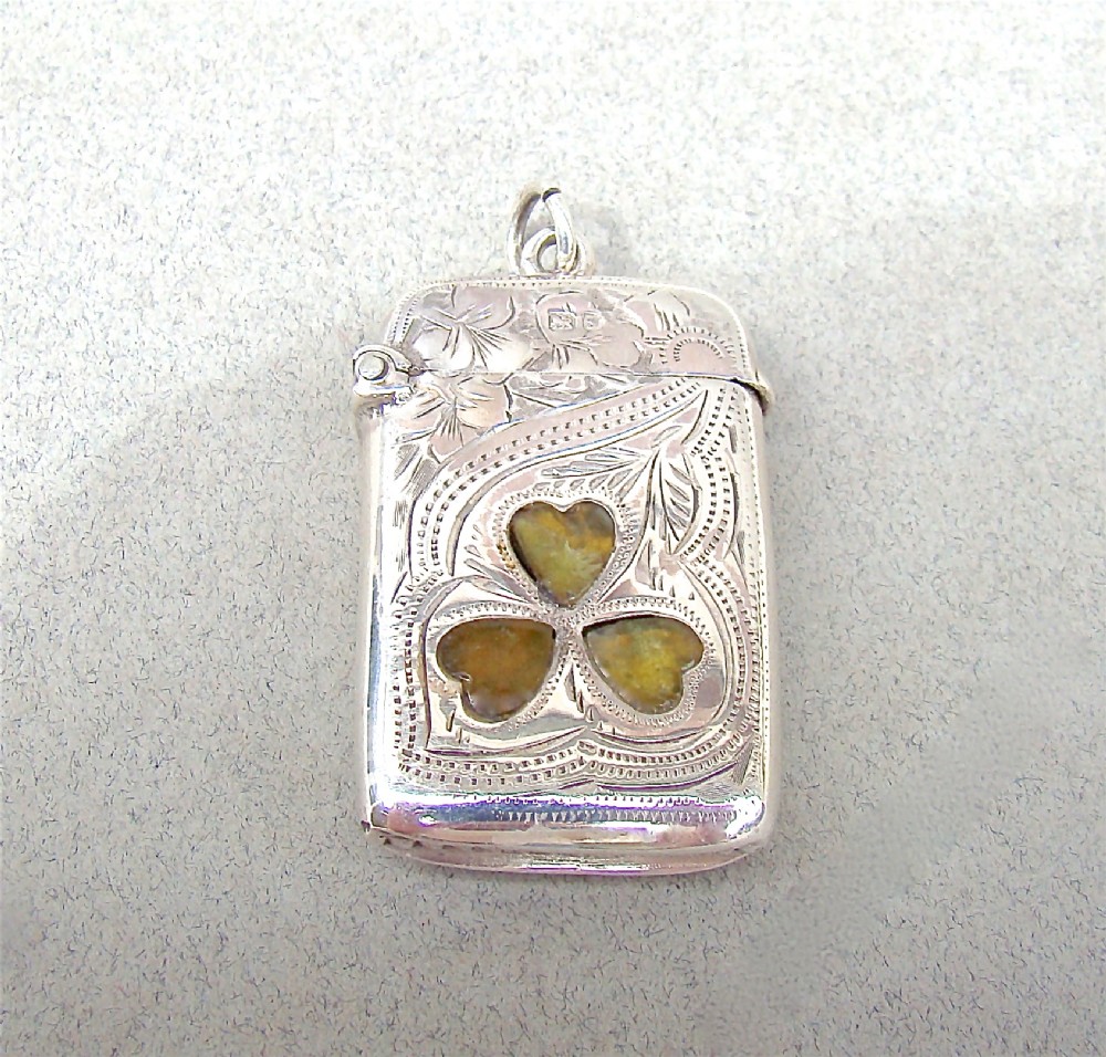 EDWARDIAN SILVER VESTA INLAID WITH CONNEMARA MARBLE SHAMROCKS BY SMITH & BARTLAM, CHESTER 1907