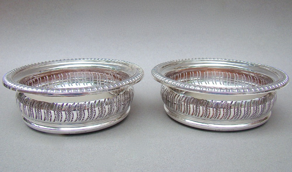 SUPERB PAIR OF MID 20TH CENTURY SOLID SILVER WINE COASTERS BY MAPPIN & WEBB, BIRMINGHAM 1968.
 View III