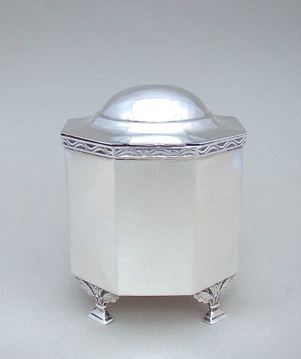 ARTS & CRAFT STERLING SILVER TEA CADDY BY EDWARD BARNARD & SONS LTD, LONDON 1908
