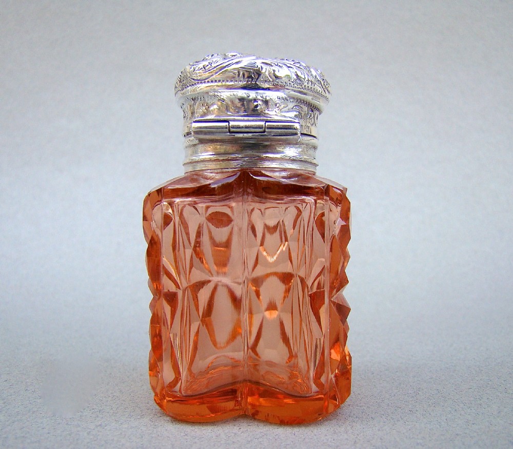 UNUSUAL VICTORIAN SILVER & CUT GLASS HEART-SHAPED SCENT BOTTLE , CIRCA 1895 View III