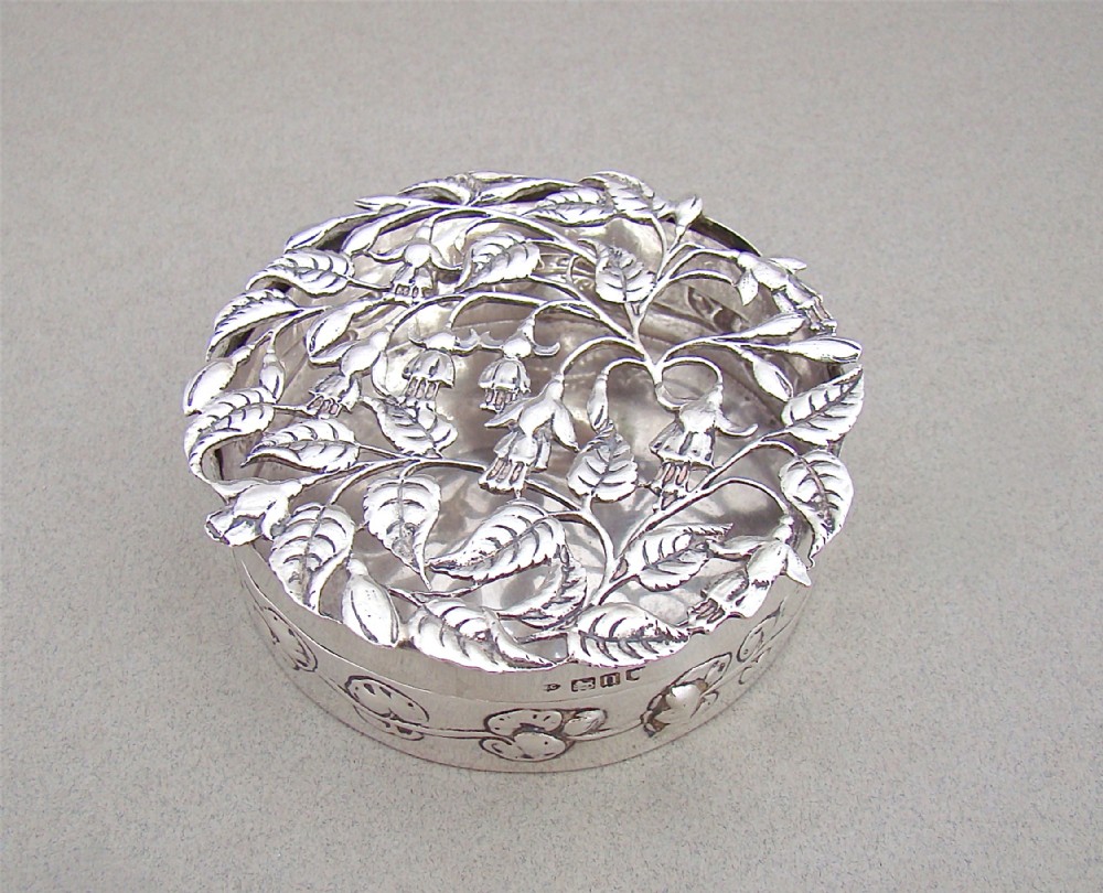 ART NOUVEAU SILVER POT POURRI BOX BY WILLIAM COMYNS, LONDON 1908