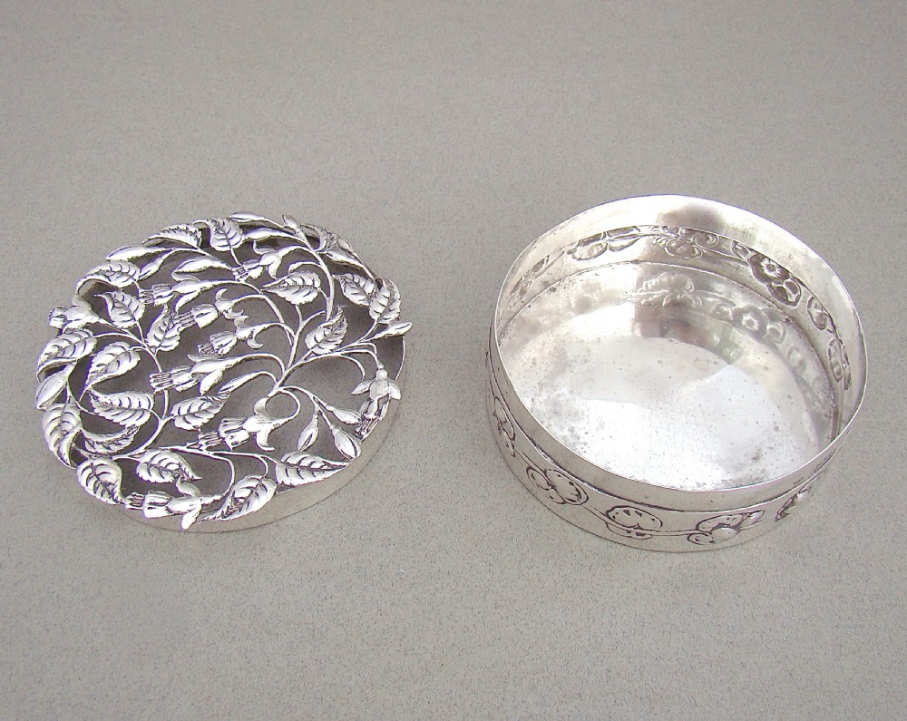 ART NOUVEAU SILVER POT POURRI BOX BY WILLIAM COMYNS, LONDON 1908 View V