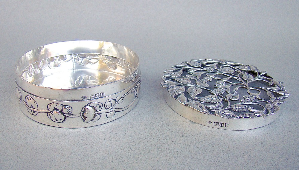 ART NOUVEAU SILVER POT POURRI BOX BY WILLIAM COMYNS, LONDON 1908 View VII