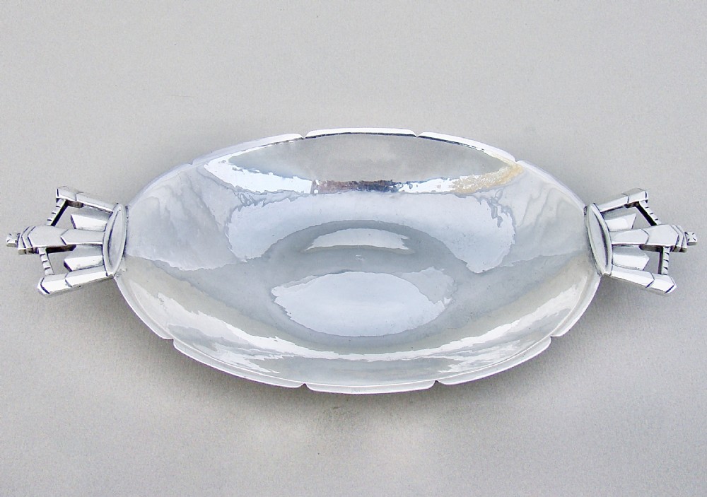 R.E. STONE ARTS & CRAFT PLANISHED SILVER DISH, LONDON 1934