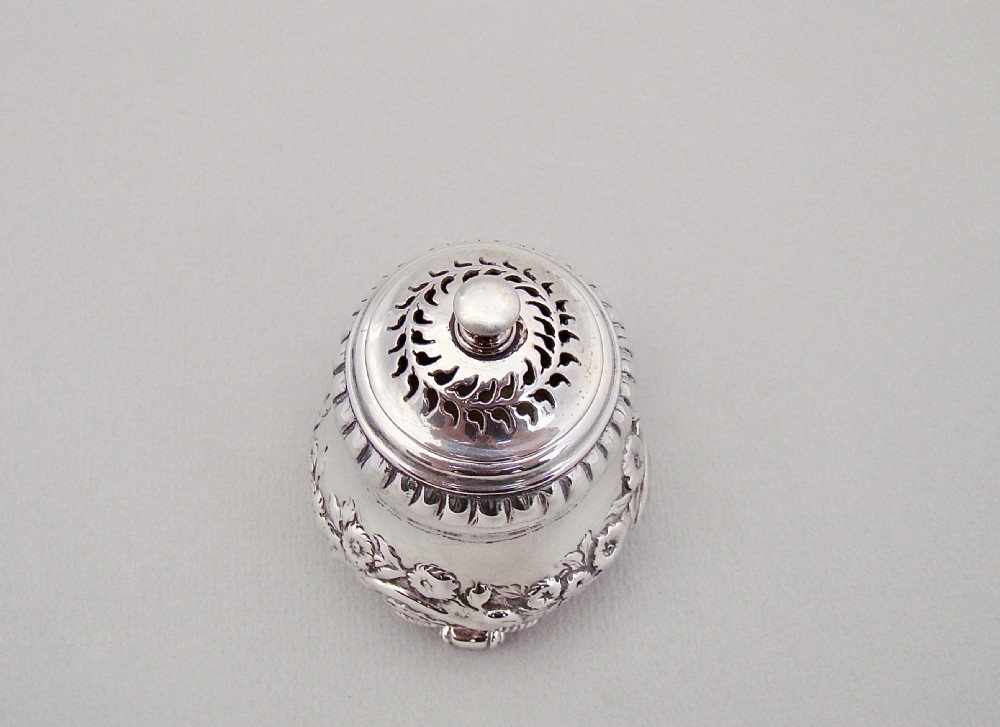 EXQUISITE GEORGIAN SILVER POUNCE POT BY JOSEPH ANGELL, LONDON 1825 View III