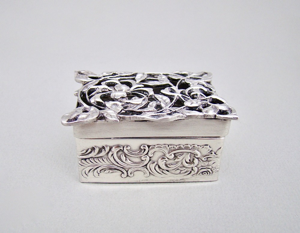 ART NOUVEAU SILVER POT POURRI BOX BY WILLIAM COMYNS, LONDON 1906 View III