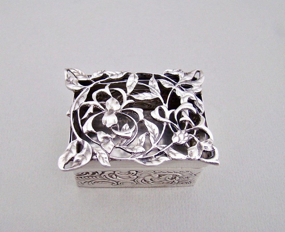 ART NOUVEAU SILVER POT POURRI BOX BY WILLIAM COMYNS, LONDON 1906