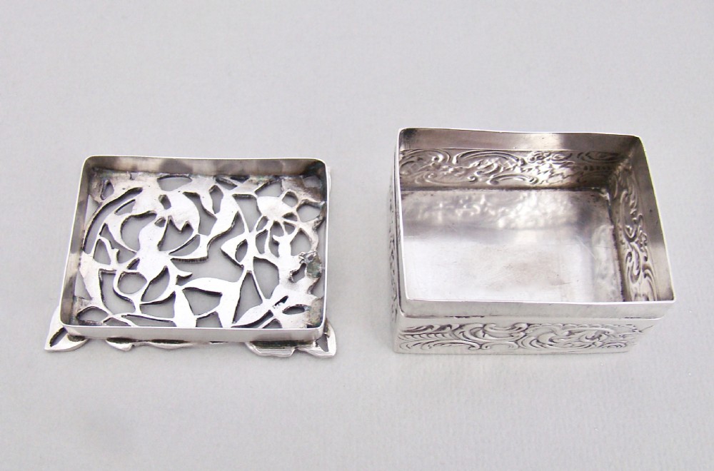 ART NOUVEAU SILVER POT POURRI BOX BY WILLIAM COMYNS, LONDON 1906 View V