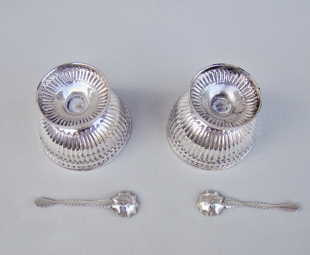 PAIR OF VICTORIAN SOLID SILVER SALTS BY ROBERT HENNELL, LONDON 1869 View V