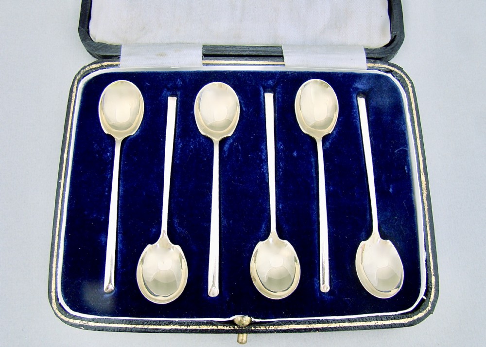 CASED SET OF SIX SILVER GILT DEMI-TASSE COFFEE SPOONS BY JAMES DIXON & SONS, SHEFFIELD 1926