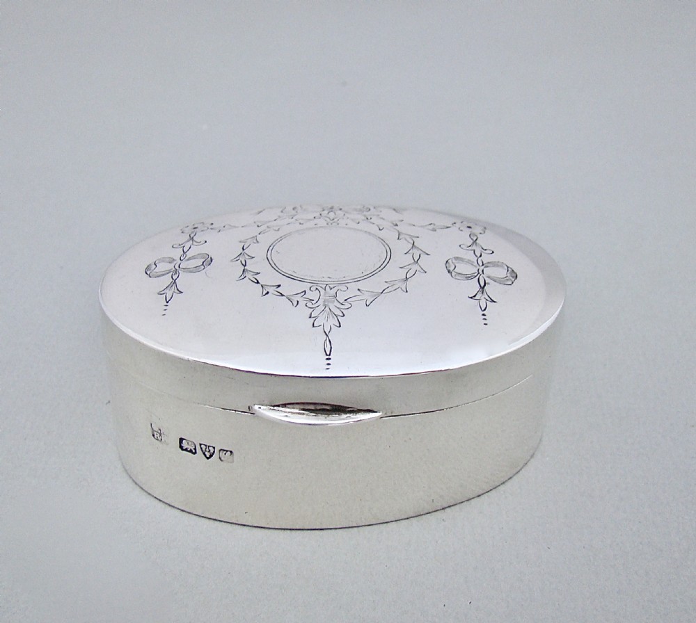 SMALL GEORGE V SILVER JEWELLERY BOX BY NATHAN & HAYES, CHESTER 1911