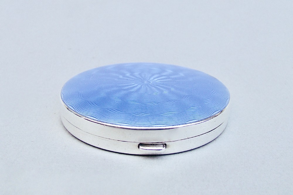 ART DECO SILVER AND GUILLOCHE ENAMEL COMPACT BY W. I. BROADWAY & CO,  BIRMINGHAM 1932 View II