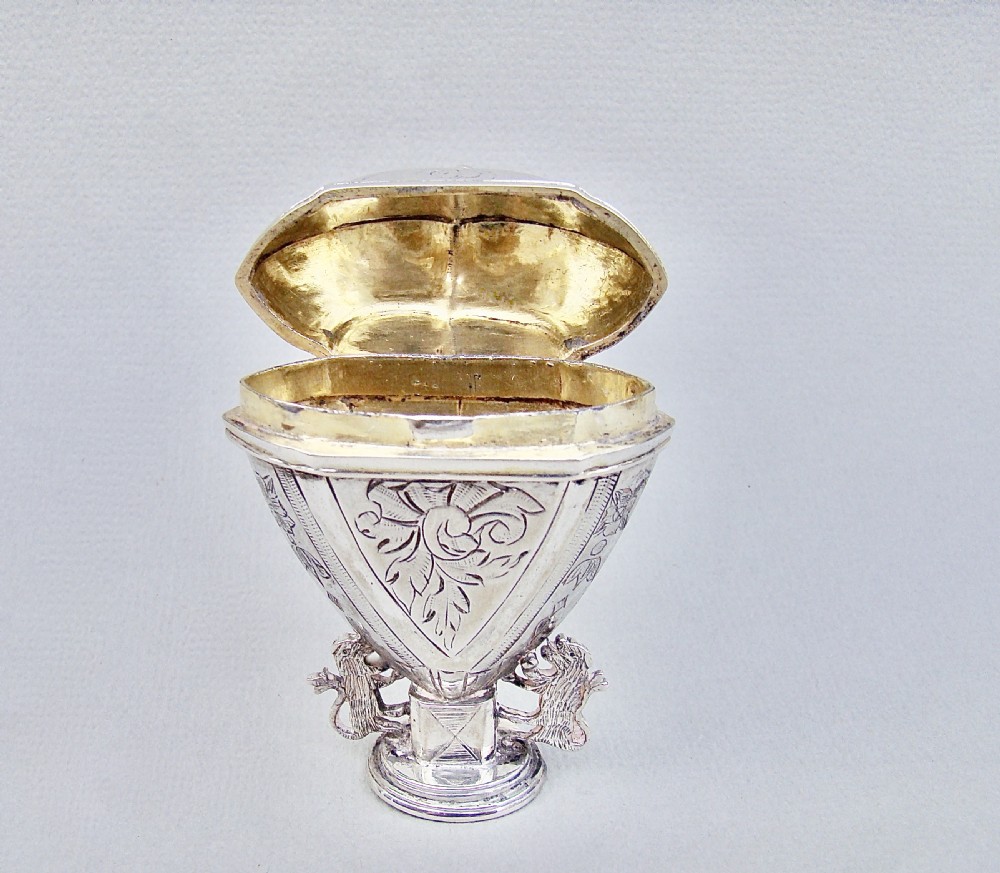 18TH C. SCANDINAVIAN SILVER HEART-SHAPED HOVEDVANDSÆG / VINAIGRETTE / LOVE TOKEN, CIRCA 1780
 View II