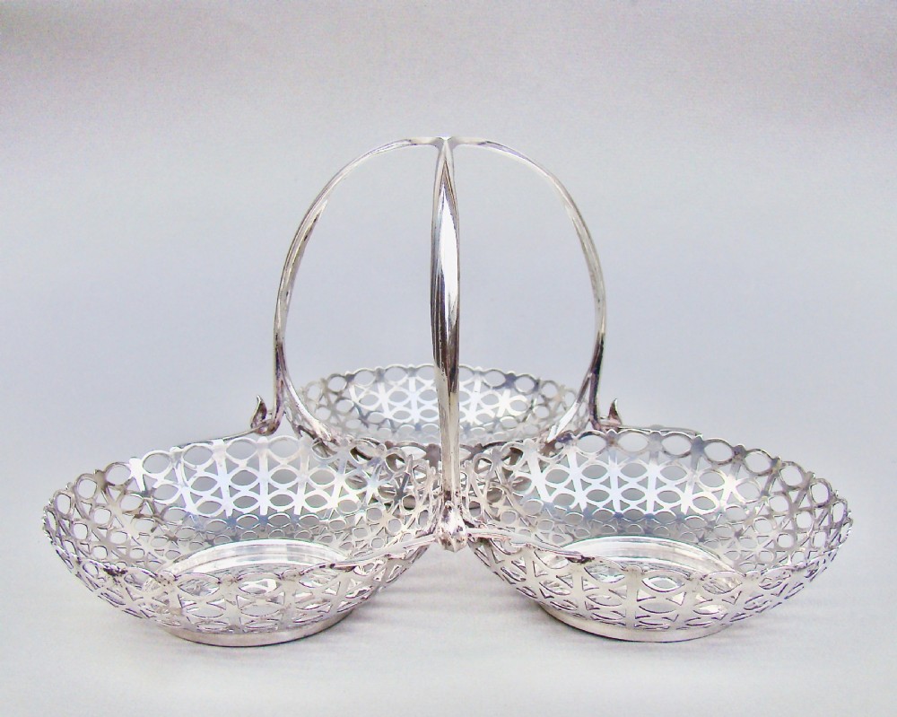 FABULOUS EDWARDIAN SILVER TRIPLE SWEETMEAT DISH BY ELKINGTON & CO, BIRMINGHAM 1906 View III