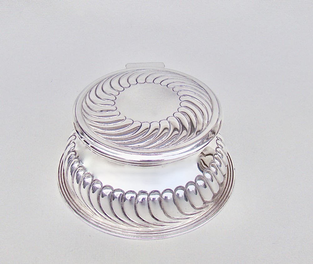 STUNNING VICTORIAN SILVER INKWELL BY JOHN GRINSELL & SONS, BIRMINGHAM 1891