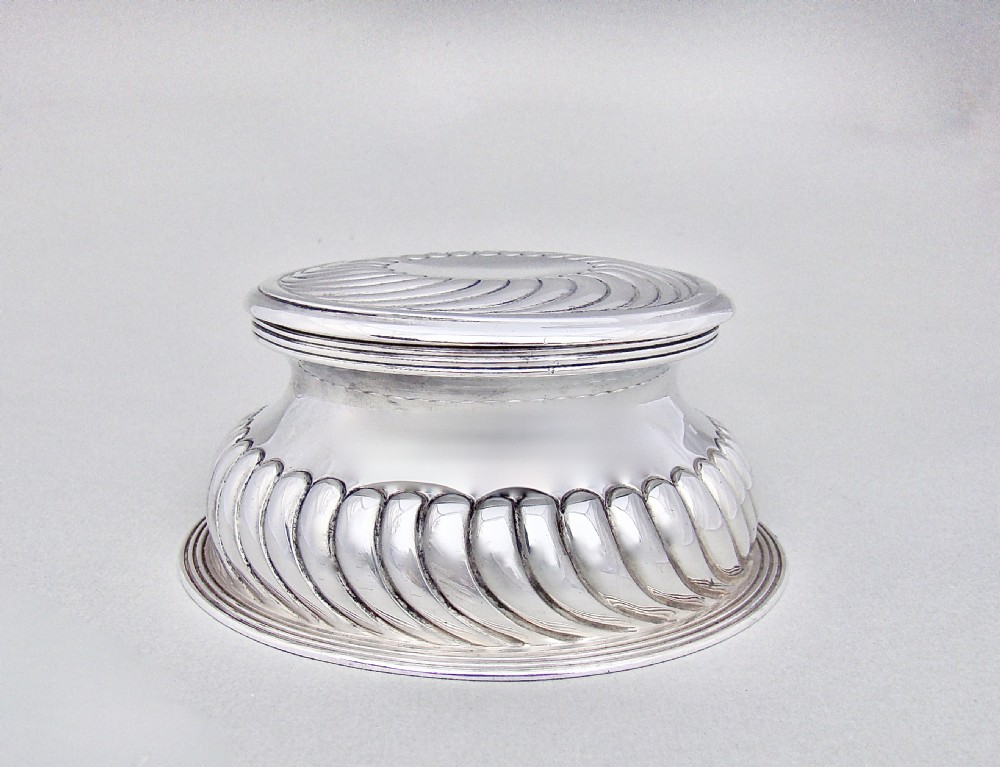 STUNNING VICTORIAN SILVER INKWELL BY JOHN GRINSELL & SONS, BIRMINGHAM 1891 View V