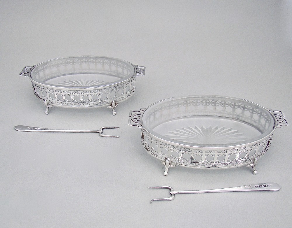 CASED PAIR OF ART DECO SILVER BUTTER DISHES BY THE ADIE BROTHERS, BIRMINGHAM 1927 View II